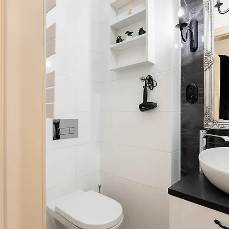 Loggia Apartment *